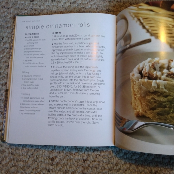 Best Ever Muffins: Cupcakes & Other Baked Treats: Over 100 Recipes - Picture 2 of 4